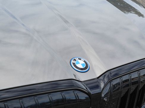 Used 2025 BMW i5 xDrive40 image 9
