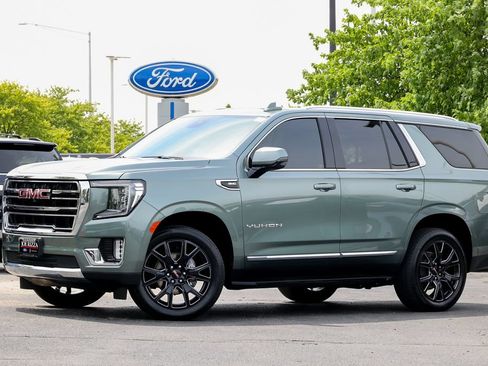 Used 2024 GMC Yukon SLT w/ SLT Luxury Package AWD/4WD image 2