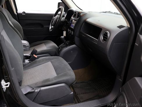 Used 2017 Jeep Patriot Sport FWD image 29