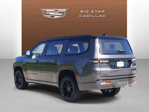 Used 2022 Jeep Grand Wagoneer Series II AWD/4WD image 3