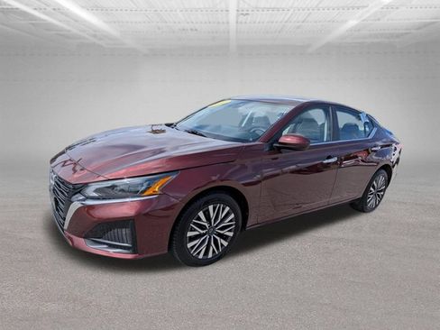 Used 2023 Nissan Altima 2.5 SV w/ SV Premium Package AWD/4WD image 9