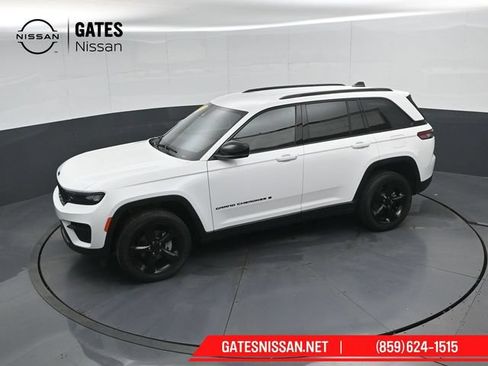 Used 2023 Jeep Grand Cherokee Altitude AWD/4WD image 49