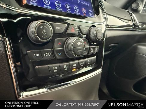 Used 2019 Jeep Grand Cherokee Overland RWD image 32