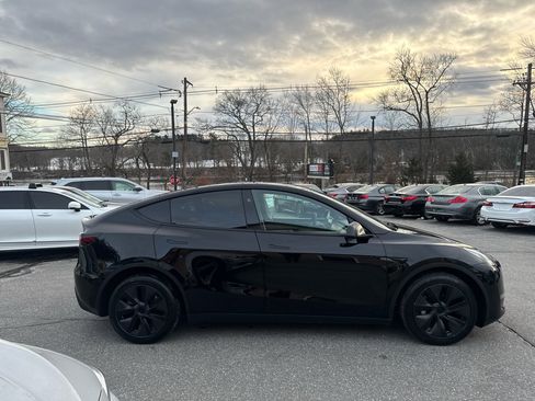 Used 2024 Tesla Model Y Long Range image 7