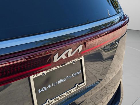 Certified 2023 Kia Carnival EX image 22