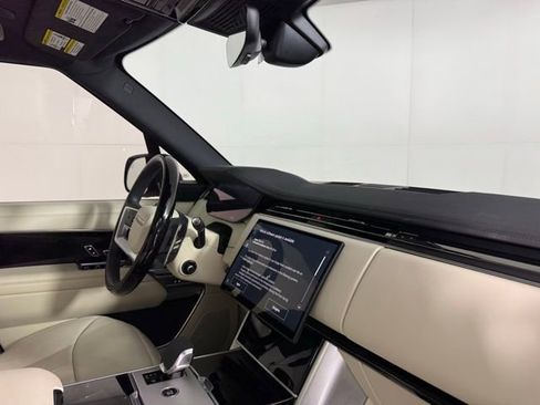 Used 2025 Land Rover Range Rover Long Wheelbase SE AWD/4WD image 35
