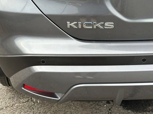 Used 2023 Nissan Kicks SR w/ SR Premium Package FWD image 13