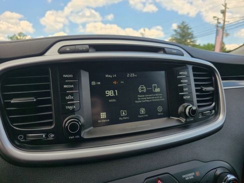 Used 2017 Kia Sorento FWD w/ LX Convenience Package image 23