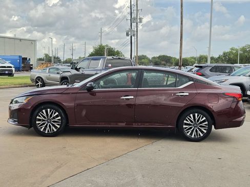 Used 2025 Nissan Altima 2.5 SV FWD image 6