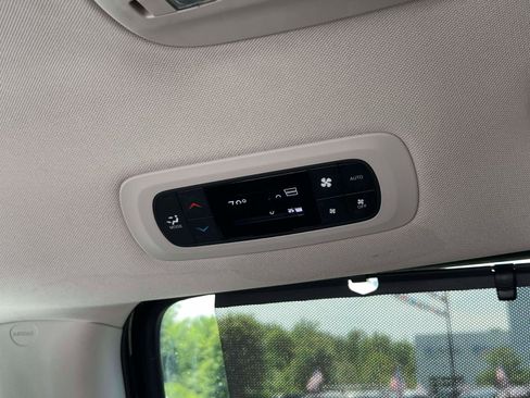 Used 2023 Chrysler Pacifica Touring-L FWD image 26
