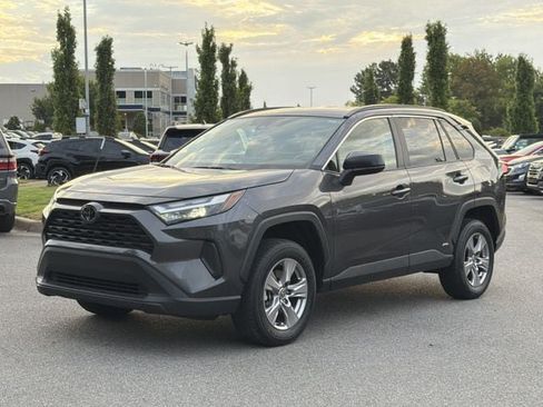 Used 2025 Toyota RAV4 LE AWD/4WD image 4