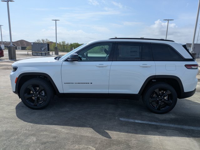 New 2026 Jeep Grand Cherokee Limited w/ Limited Altitude Package RWD image 7
