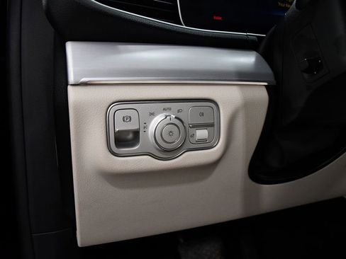 Used 2022 Mercedes-Benz GLE 350 4MATIC image 11