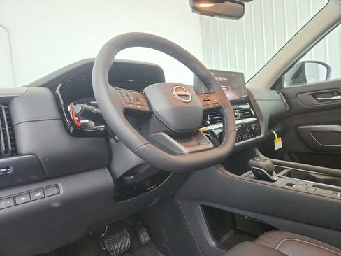 New 2026 Nissan Pathfinder SL FWD image 18