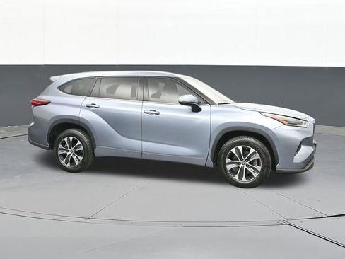 Used 2021 Toyota Highlander XLE FWD image 18