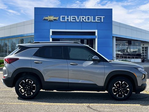 Certified 2023 Chevrolet TrailBlazer LT w/ Convenience Package FWD image 5