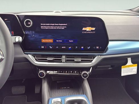 New 2026 Chevrolet Equinox EV LT image 16