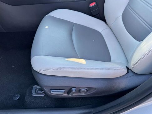 Used 2025 Toyota RAV4 XLE Premium image 15