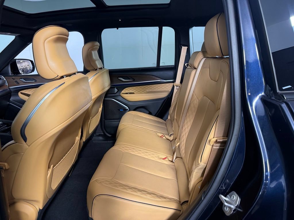 Used 2023 Jeep Grand Cherokee Summit w/ Luxury Tech Group V AWD/4WD image 21