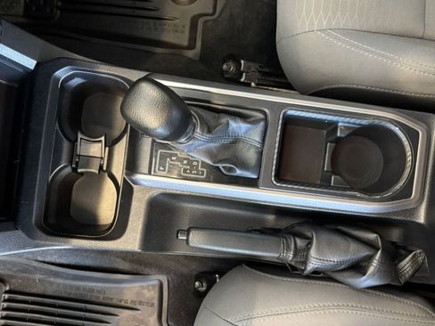 Used 2019 Toyota Tacoma SR5 w/ SR5 Appearance Package (SM) AWD/4WD image 18