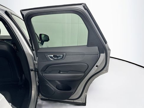 Used 2025 Volvo XC60 B5 Core image 33