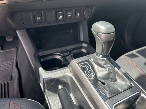 Used 2018 Toyota Tacoma TRD Off-Road AWD/4WD image 24