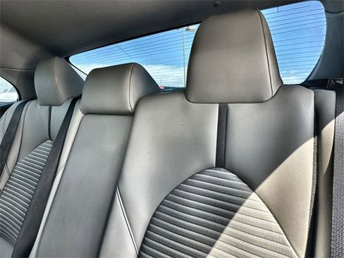 Used 2023 Toyota Camry SE image 15