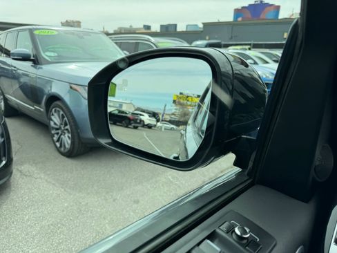 Used 2020 Land Rover Discovery Landmark image 29