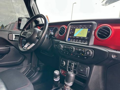 Used 2019 Jeep Wrangler Unlimited Rubicon AWD/4WD image 17