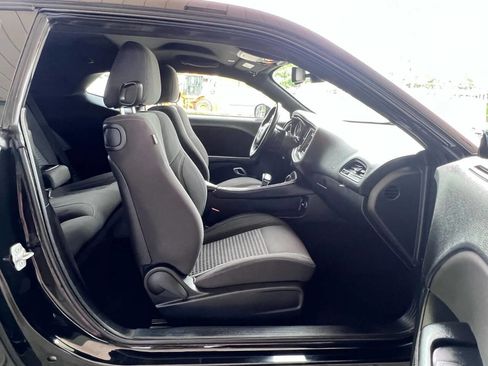 Used 2019 Dodge Challenger SXT image 15