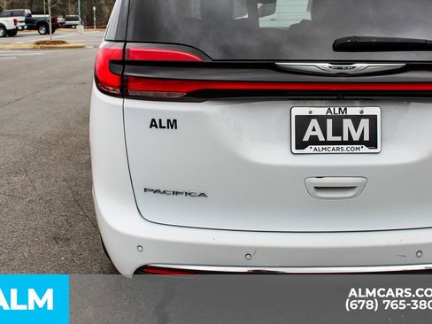 Used 2023 Chrysler Pacifica Limited FWD image 13