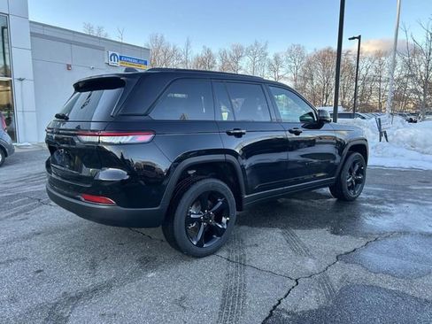 New 2025 Jeep Grand Cherokee Altitude image 3