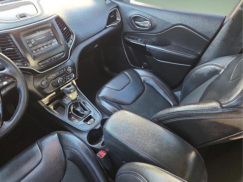 Used 2019 Jeep Cherokee Latitude Plus image 11