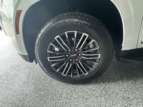 Used 2025 GMC Yukon Elevation w/ Technology Package AWD/4WD image 25