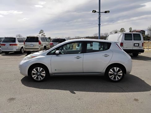 Used 2013 Nissan Leaf SL w/ Premium Pkg image 8