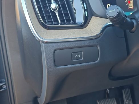 New 2026 Volvo XC60 B5 Core w/ Climate Package image 10