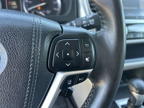 Used 2017 Toyota Highlander XLE AWD/4WD image 24
