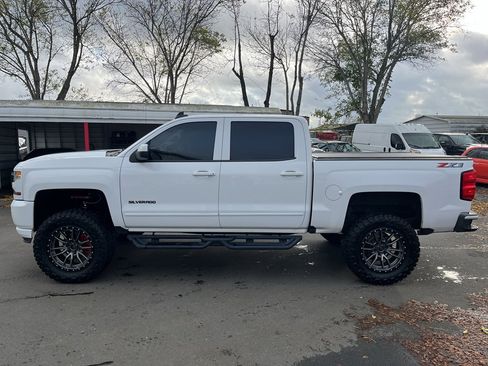 Used 2018 Chevrolet Silverado 1500 LT w/ All Star Edition image 9