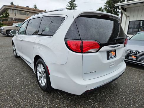 Used 2019 Chrysler Pacifica Limited image 12