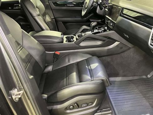 Used 2023 Porsche Cayenne image 24
