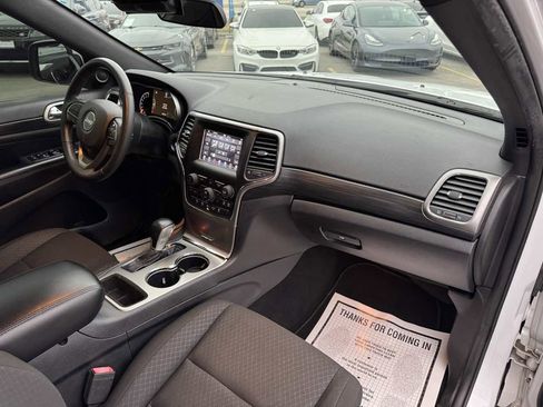 Used 2019 Jeep Grand Cherokee Laredo w/ Security & Convenience Group image 25