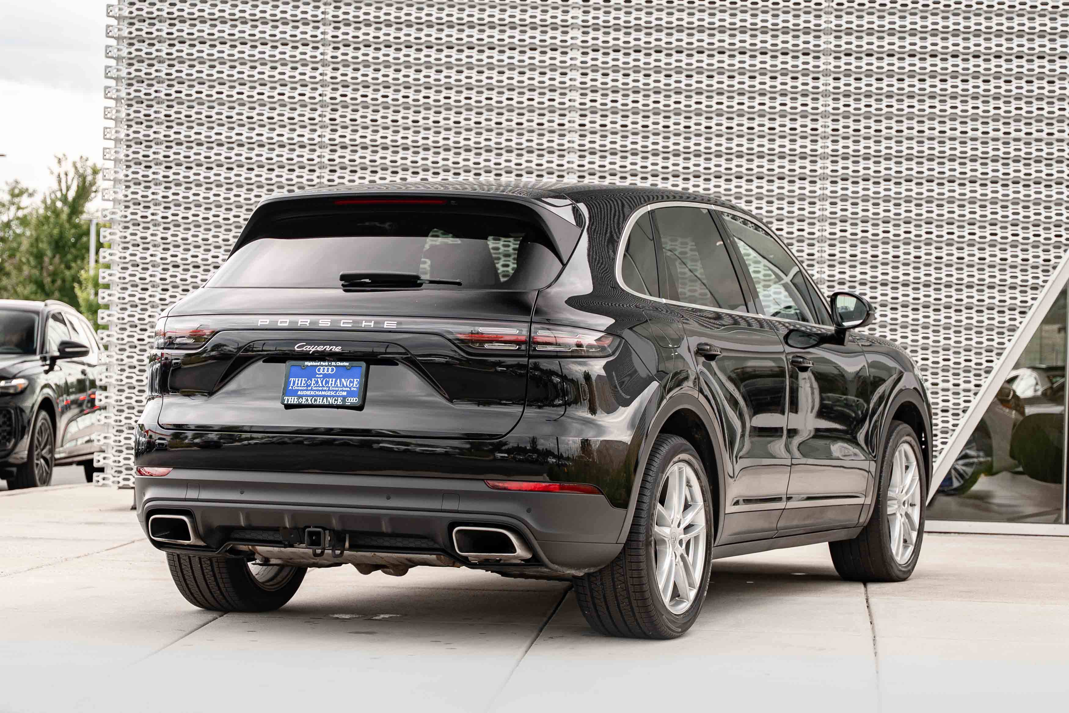 Used 2023 Porsche Cayenne AWD/4WD image 4