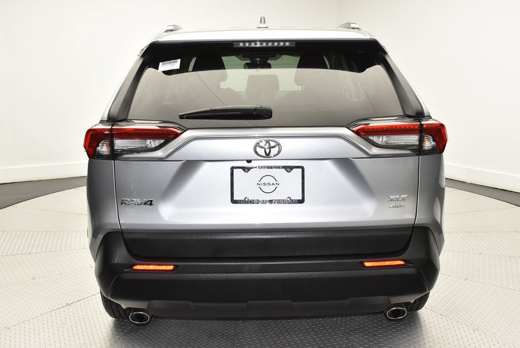 Used 2025 Toyota RAV4 XLE AWD/4WD image 6