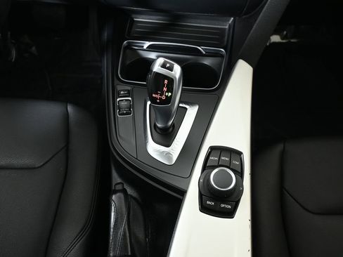 Used 2018 BMW 320i xDrive Sedan w/ Convenience Package image 24