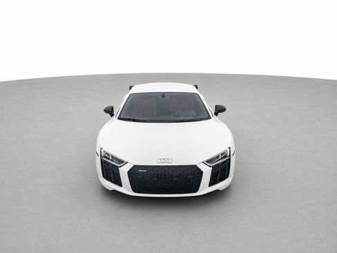 Used 2018 Audi R8 V10 w/ Premium Package RWD image 2