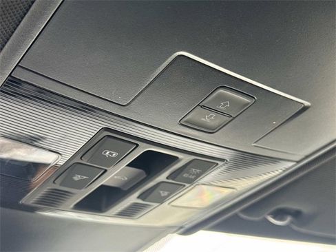 Certified 2024 Volkswagen Tiguan SE R-Line image 25