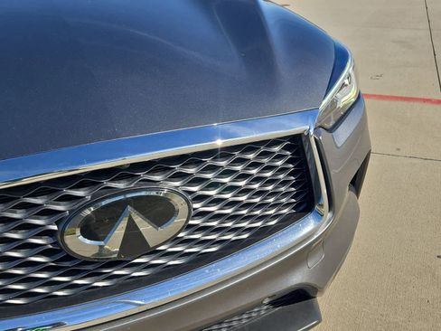 Used 2019 INFINITI QX50 Essential w/ Sensory Package image 11