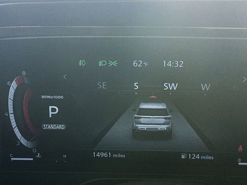 Used 2024 Nissan Pathfinder Platinum image 14