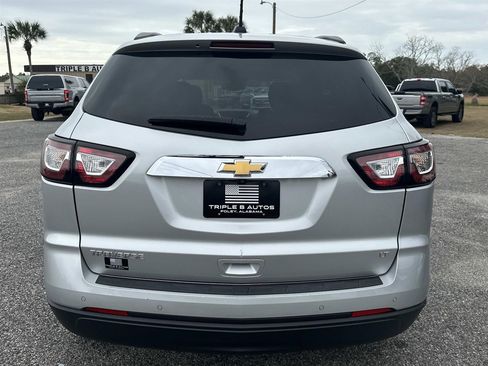 Used 2017 Chevrolet Traverse LT w/ Style and Technology Package image 7