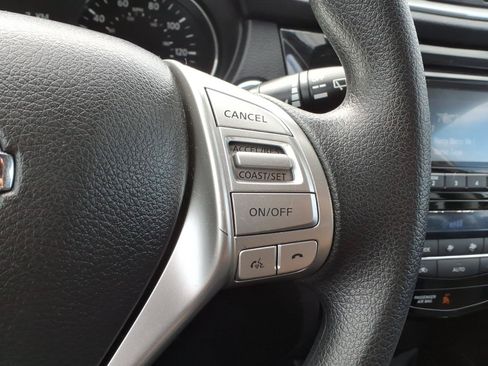 Used 2015 Nissan Rogue SV AWD/4WD image 16